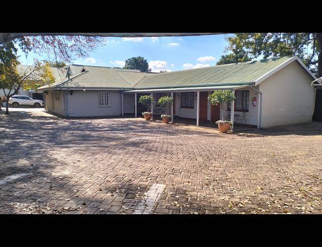 985M² GUESTHOUSE FOR SALE IN EQUESTRIA